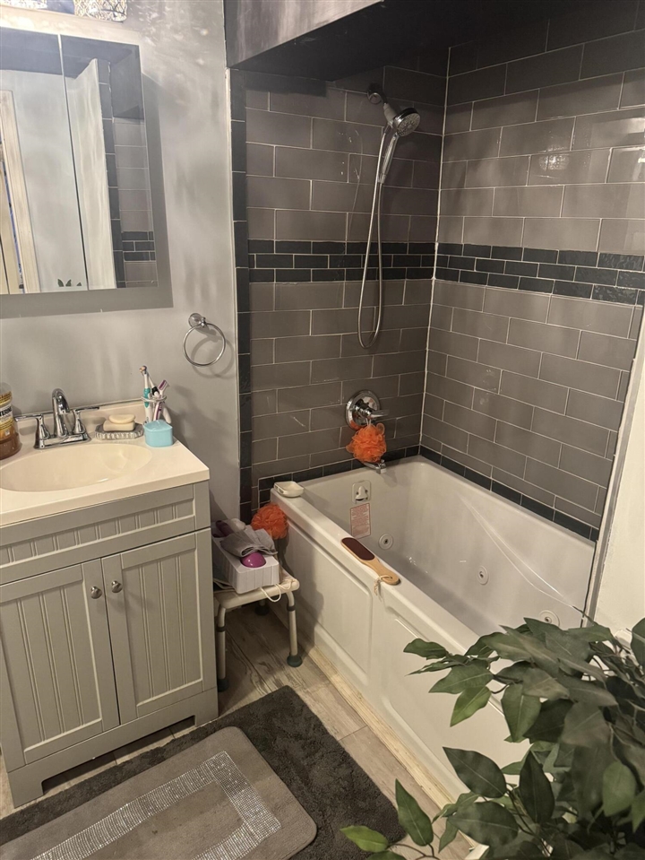 Homes for sale in Southfield, MI | 25045 Glenbrooke Dr Dr, Southfield, MI 48033 | MLS# 70474225