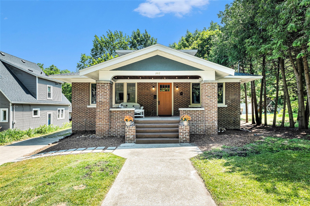 Homes for sale in Grand Rapids, MI | 1412 4Th St, Grand Rapids, MI 49504 | MLS# 70474704