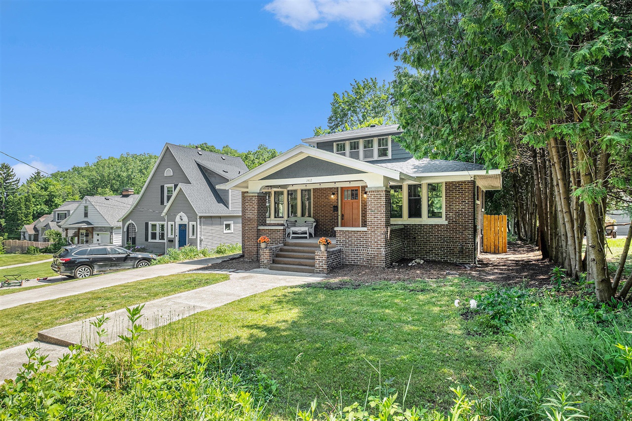 Homes for sale in Grand Rapids, MI | 1412 4Th St, Grand Rapids, MI 49504 | MLS# 70474704