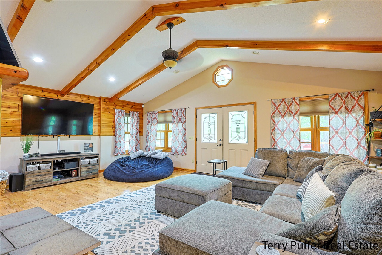 Homes for sale in Gaylord, MI | 6814 Whispering Pines Dr, Gaylord, MI 49735 | MLS# 70474854