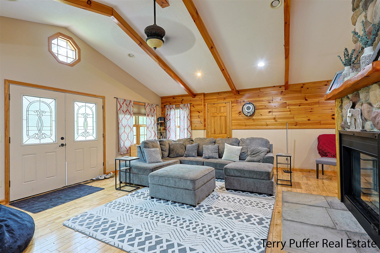 Homes for sale in Gaylord, MI | 6814 Whispering Pines Dr, Gaylord, MI 49735 | MLS# 70474854