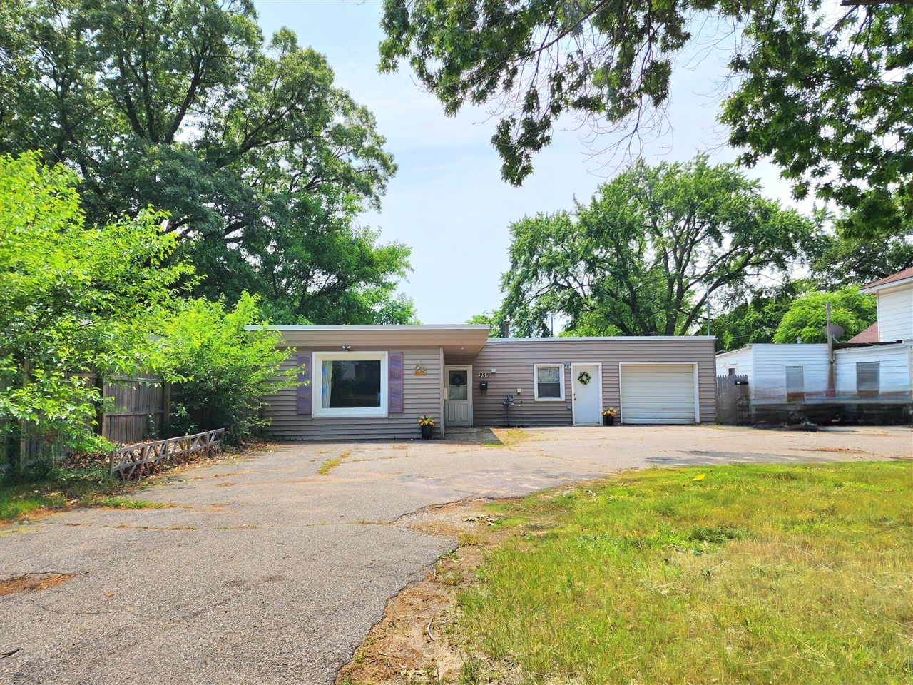 Homes for sale in Grand Rapids, MI | 254 Holly St, Grand Rapids, MI 49548 | MLS# 70475208