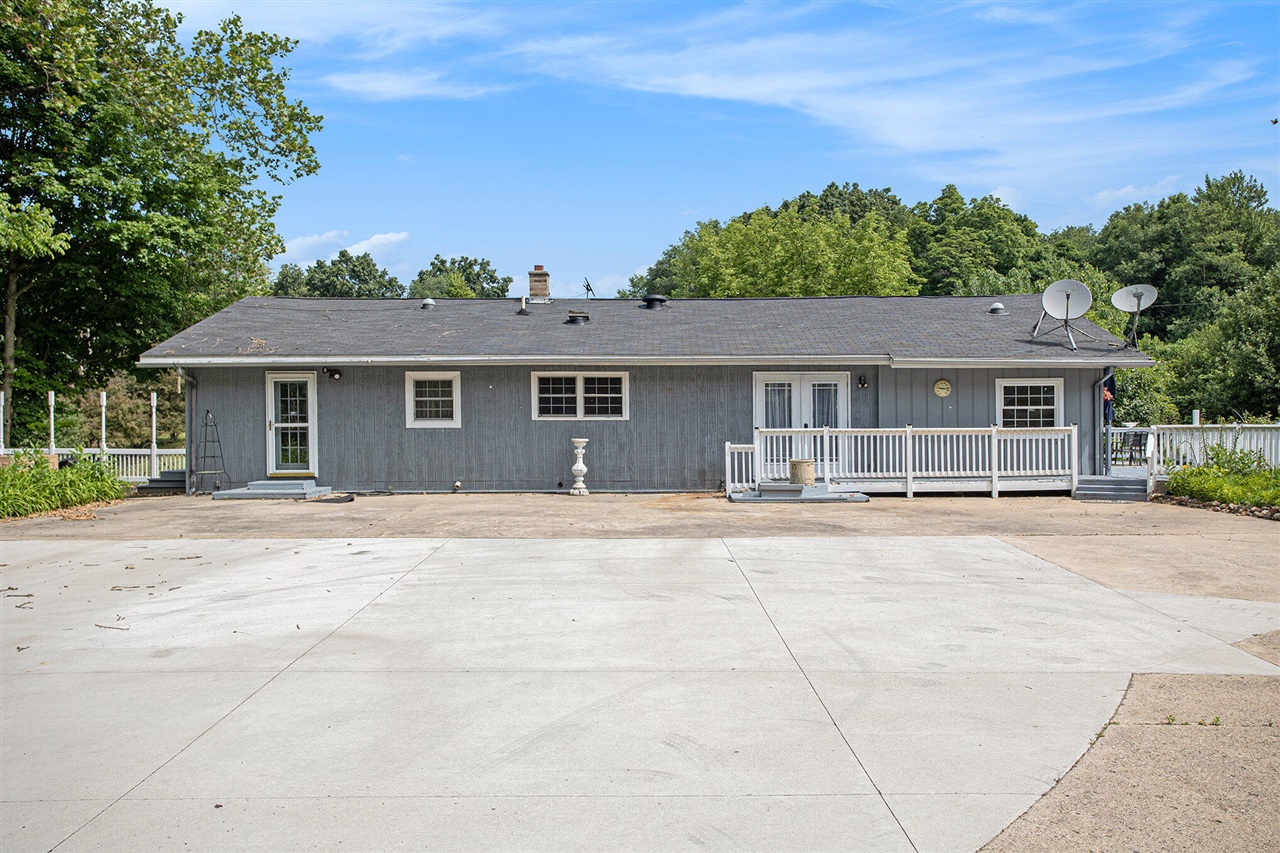 Homes for sale in Bellevue, MI | 11303 W Dr, Bellevue, MI 49021 | MLS# 70476326