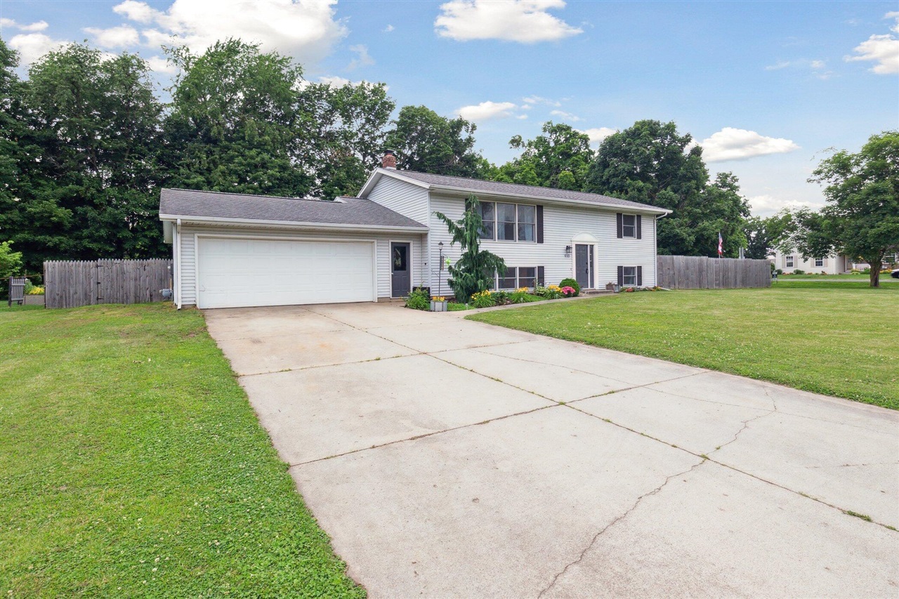 Homes for sale in Vicksburg, MI | 910 Vicker St, Vicksburg, MI 49097 | MLS# 70476727