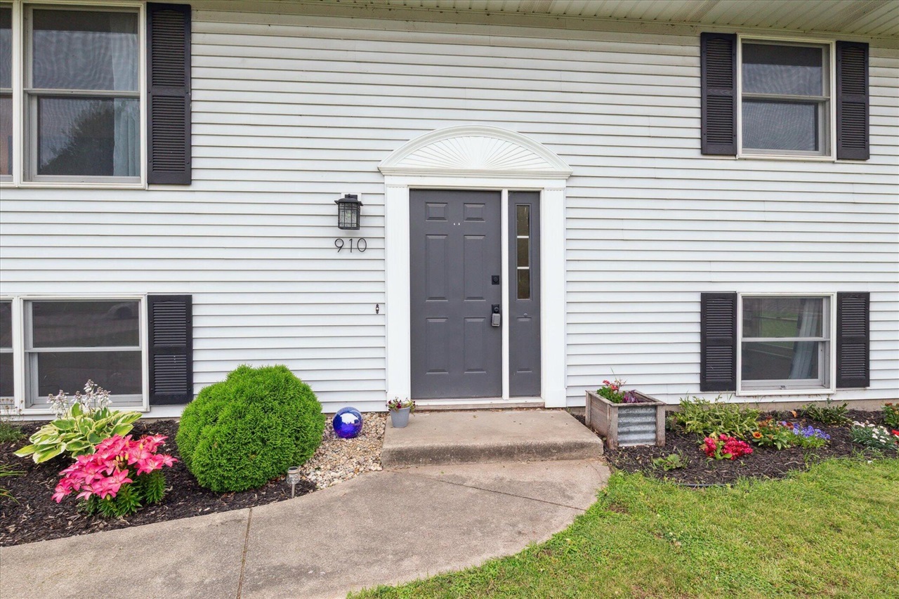 Homes for sale in Vicksburg, MI | 910 Vicker St, Vicksburg, MI 49097 | MLS# 70476727