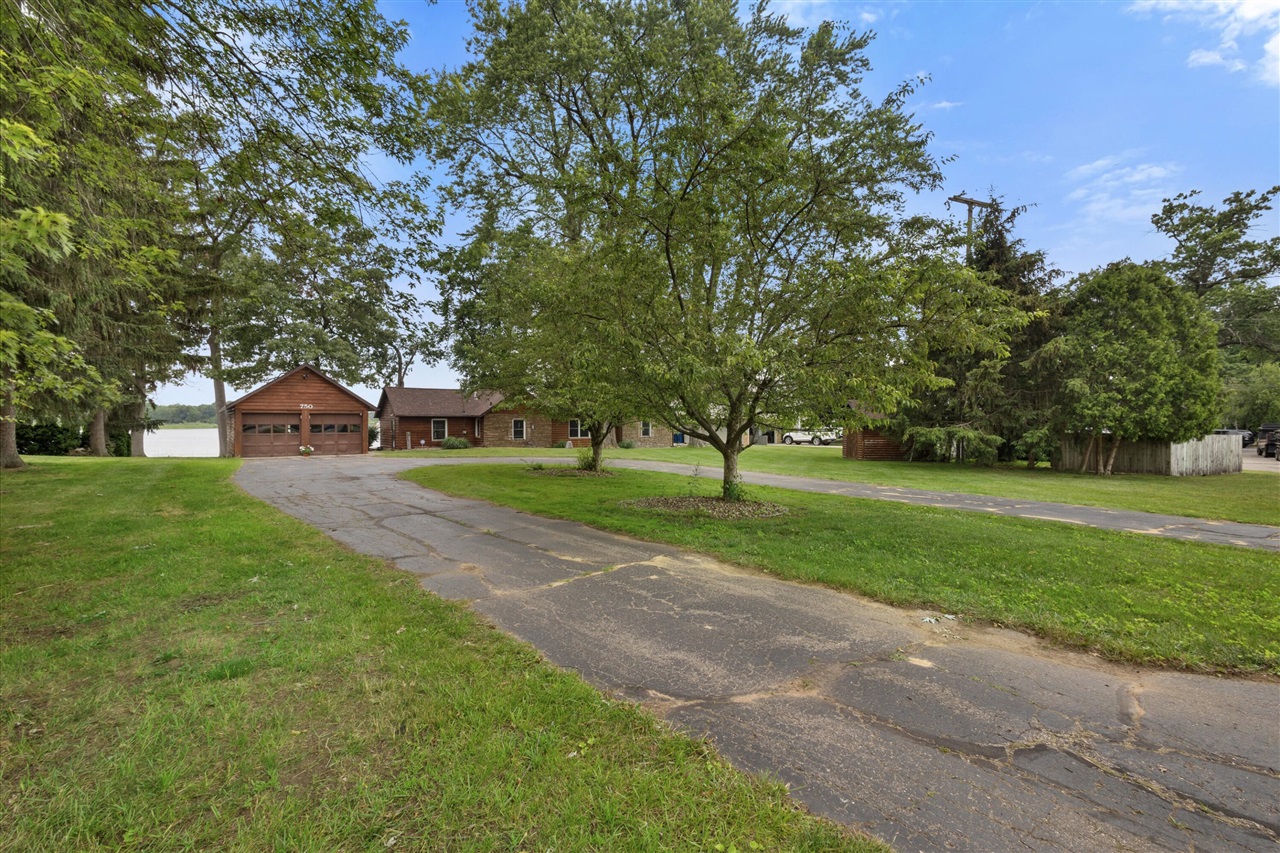 Homes for sale in Battle Creek, MI | 750 Country Club Dr, Battle Creek, MI 49015 | MLS# 70476737