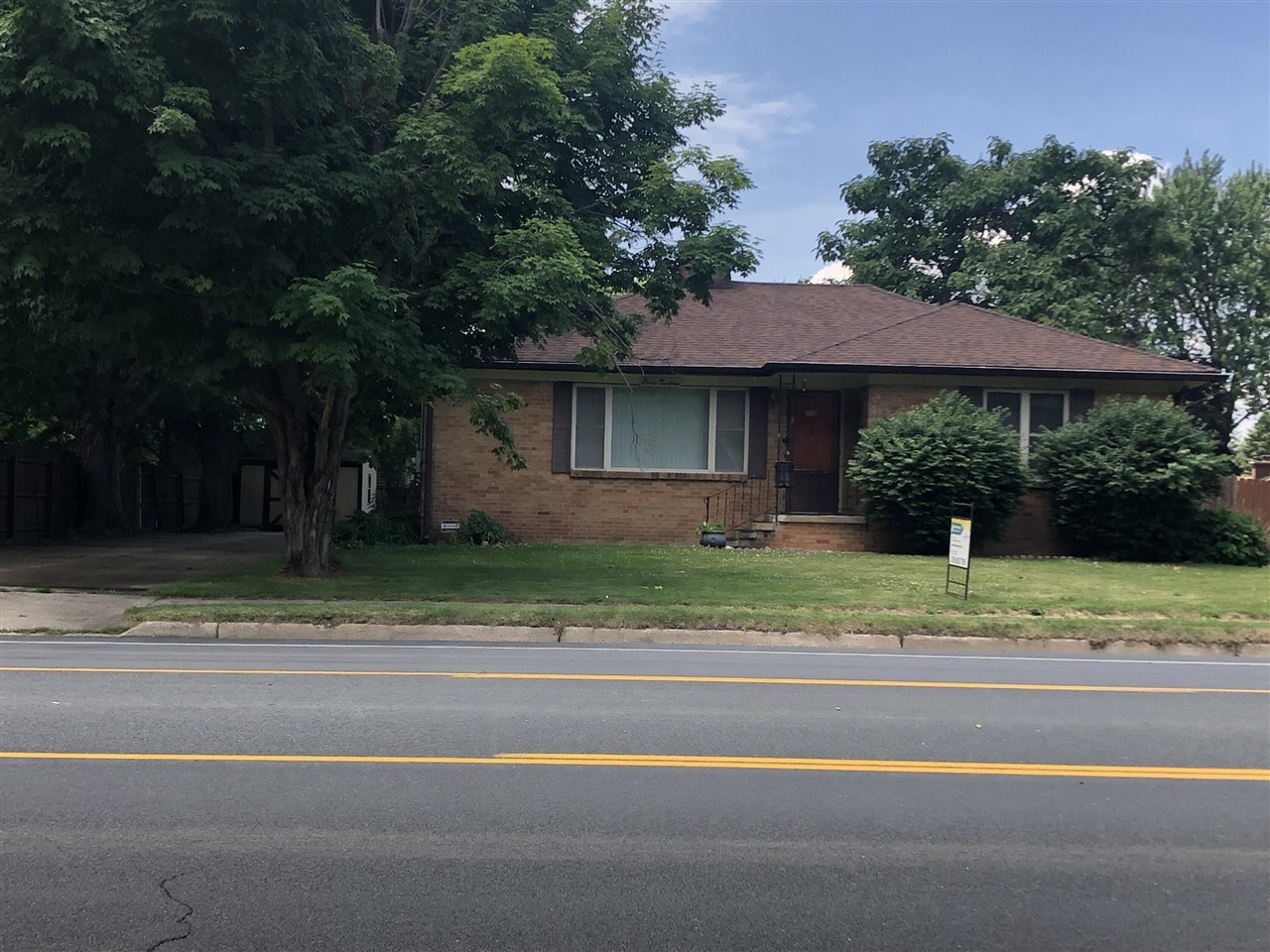 Homes for sale in Kalamazoo, MI | 1113 Nichols Rd, Kalamazoo, MI 49006 | MLS# 70477389