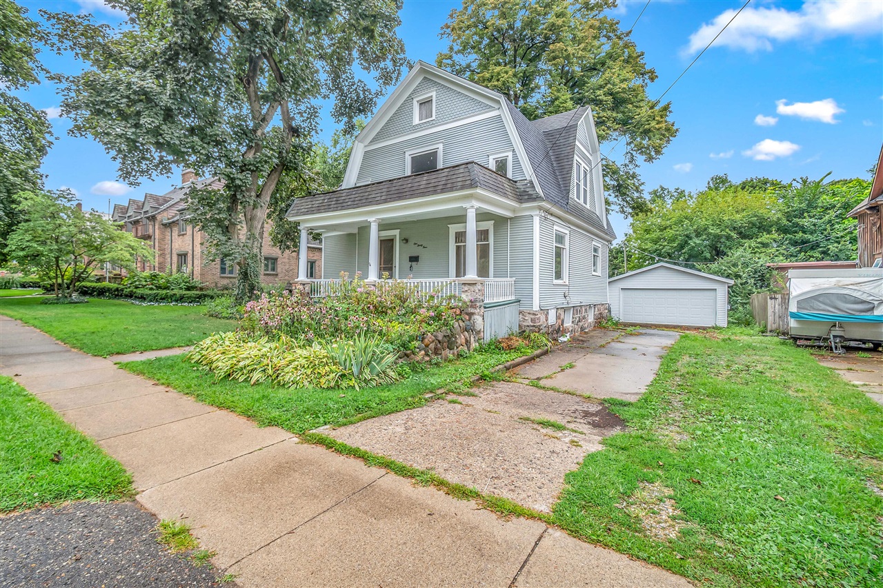 Homes for sale in Hillsdale, MI | 134 S Howell St, Hillsdale, MI 49242 | MLS# 70478465