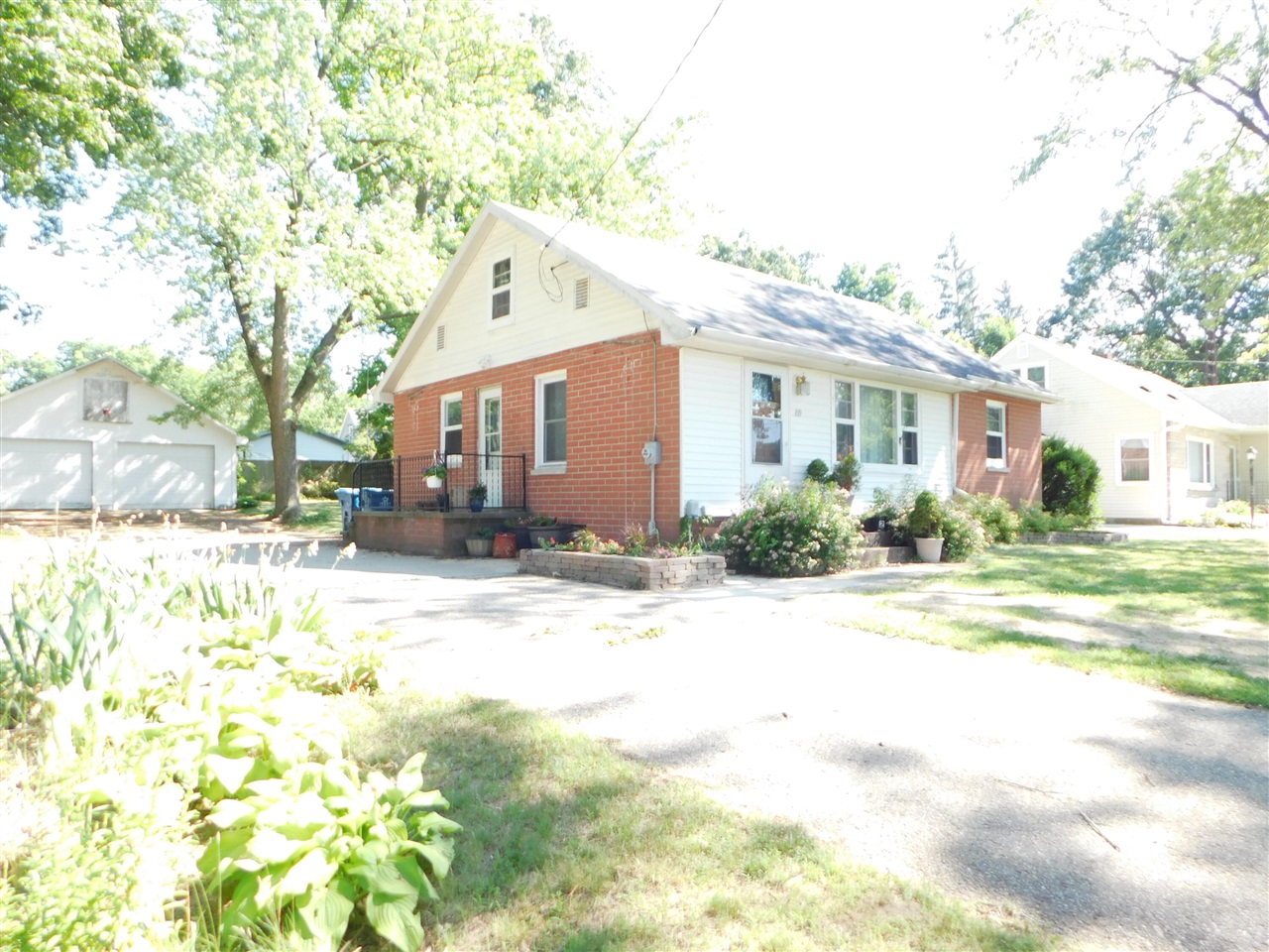 Homes for sale in Decatur, MI | 109 Cedar St, Decatur, MI 49045 | MLS# 70478953