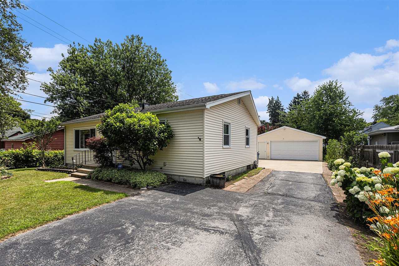 Homes for sale in Battle Creek, MI | 1109 Goguac St, Battle Creek, MI 49015 | MLS# 70479182