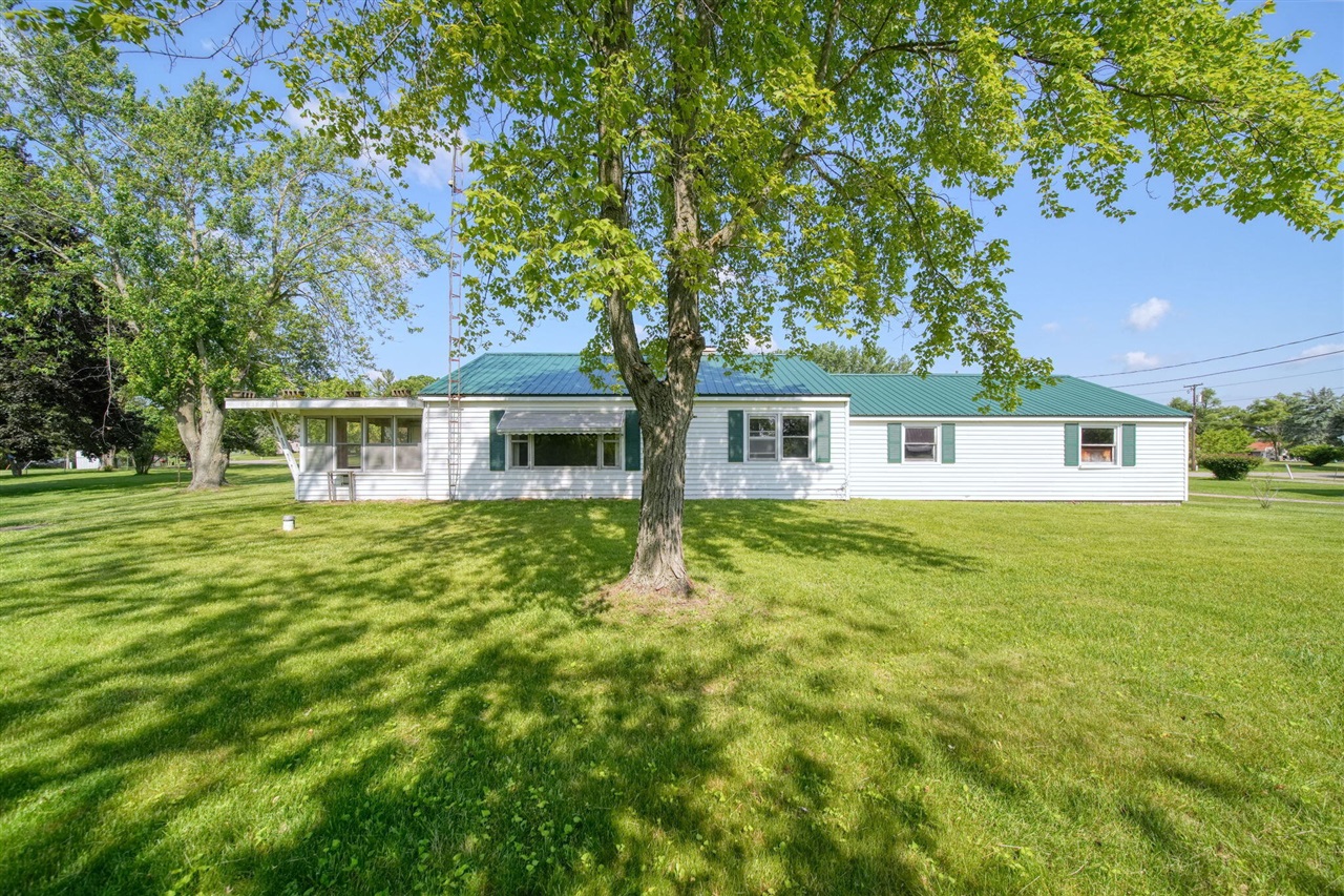 Homes for sale in Jackson, MI | 8020 Greenes Dr, Jackson, MI 49201 | MLS# 70479185