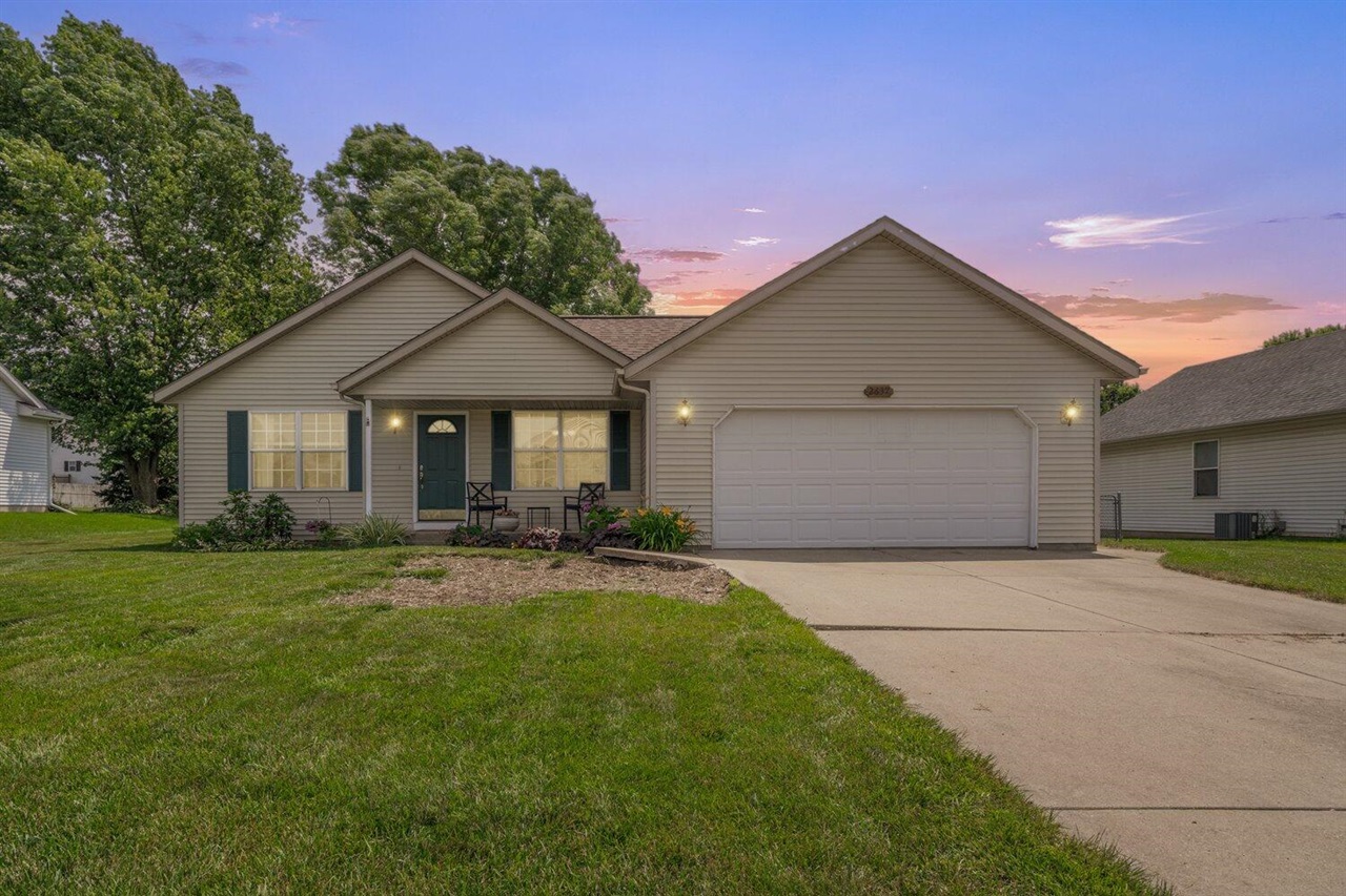 Homes for sale in Kalamazoo, MI | 2637 Hickory Nut Ln, Kalamazoo, MI 49004 | MLS# 70479481