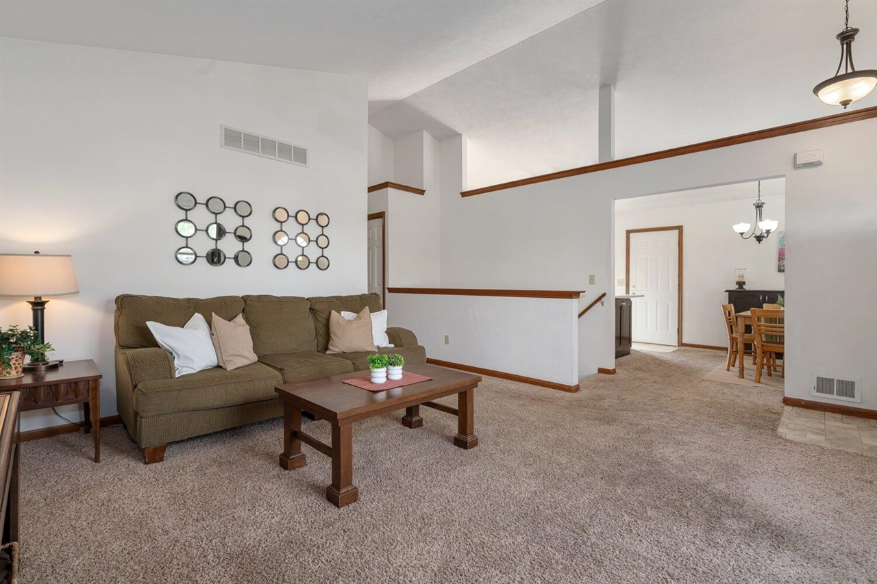 Homes for sale in Kalamazoo, MI | 2637 Hickory Nut Ln, Kalamazoo, MI 49004 | MLS# 70479481