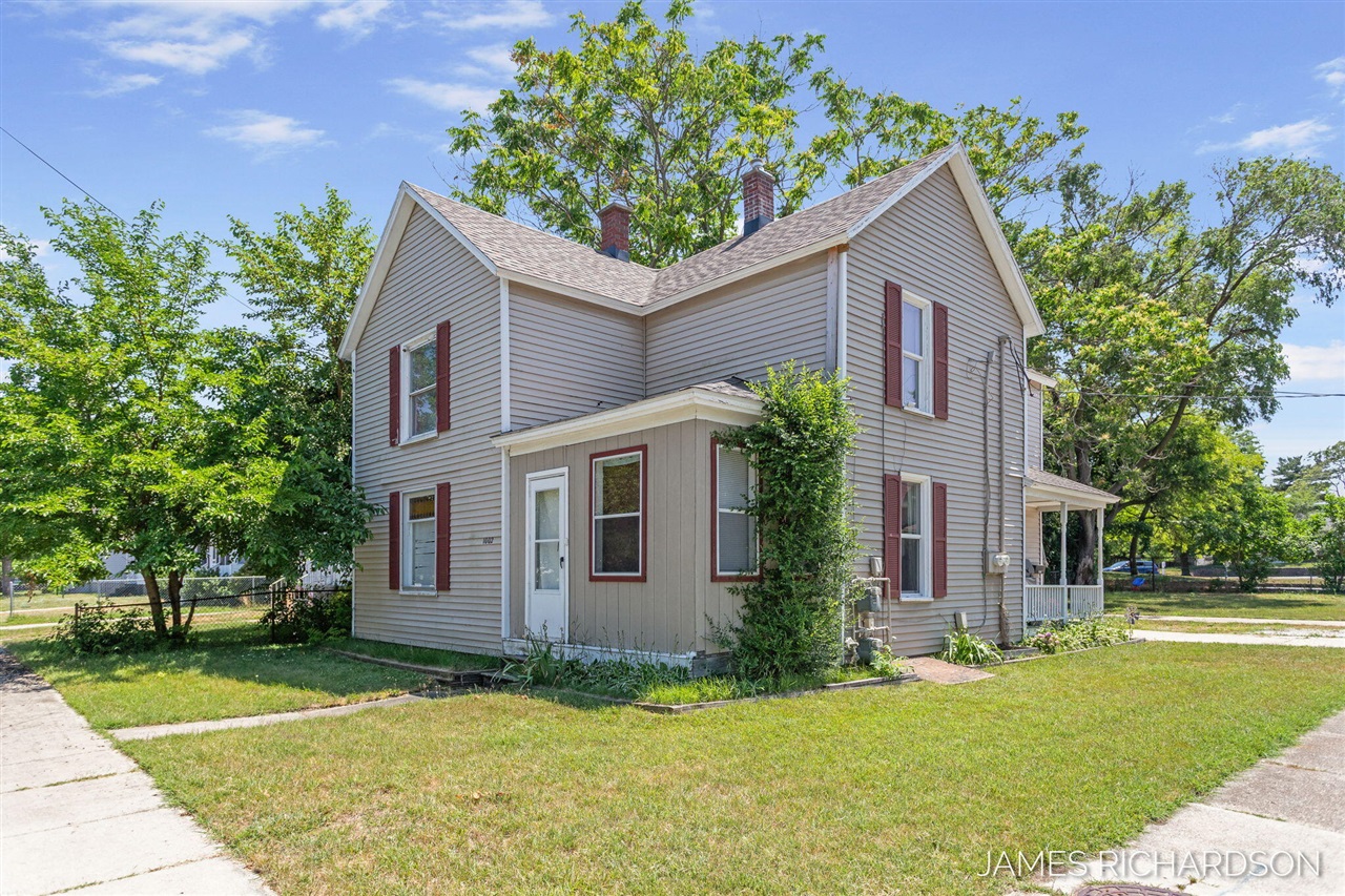 Homes for sale in Grand Haven, MI | 1002 Madison St, Grand Haven, MI 49417 | MLS# 70479830