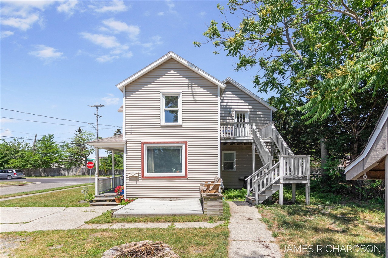 Homes for sale in Grand Haven, MI | 1002 Madison St, Grand Haven, MI 49417 | MLS# 70479830