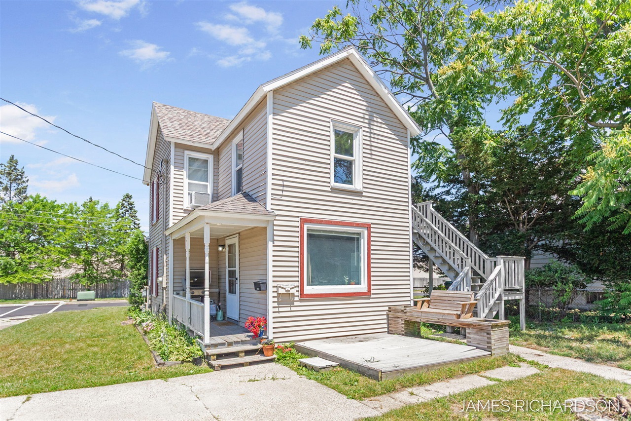 Homes for sale in Grand Haven, MI | 1002 Madison St, Grand Haven, MI 49417 | MLS# 70479830