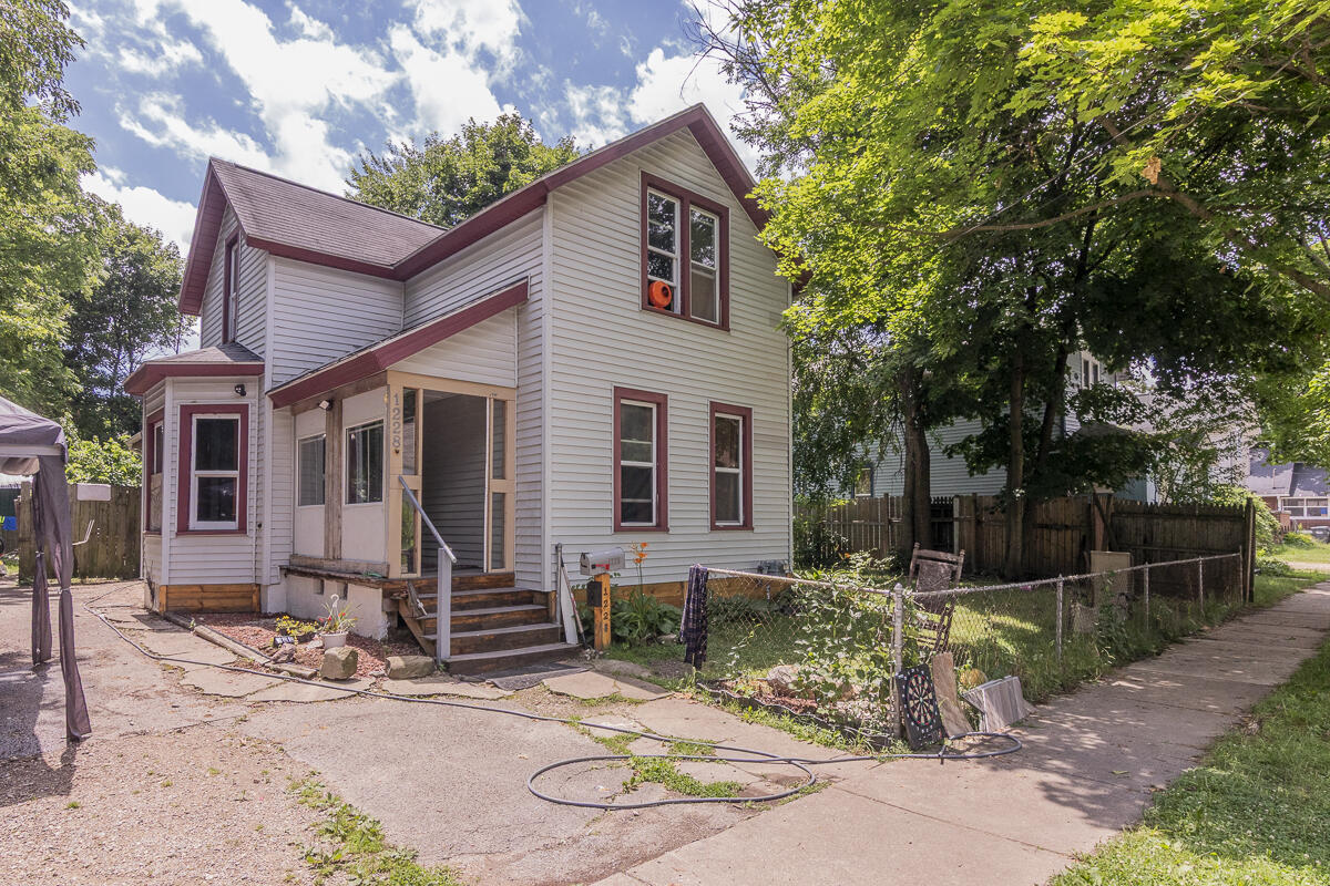 Homes for sale in Kalamazoo, MI | 1228 Wells Pl, Kalamazoo, MI 49001 | MLS# 70479871