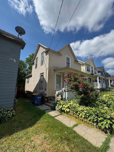 Homes for sale in Grand Rapids, MI | 908 Hall St, Grand Rapids, MI 49507 | MLS# 70480048