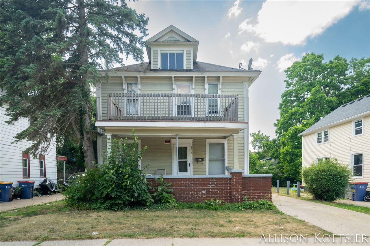 Homes for sale in Grand Rapids, MI | 945 Kalamazoo Ave, Grand Rapids, MI 49507 | MLS# 70480245