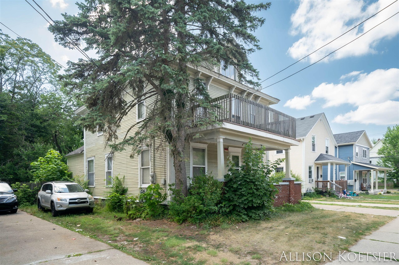 Homes for sale in Grand Rapids, MI | 945 Kalamazoo Ave, Grand Rapids, MI 49507 | MLS# 70480245