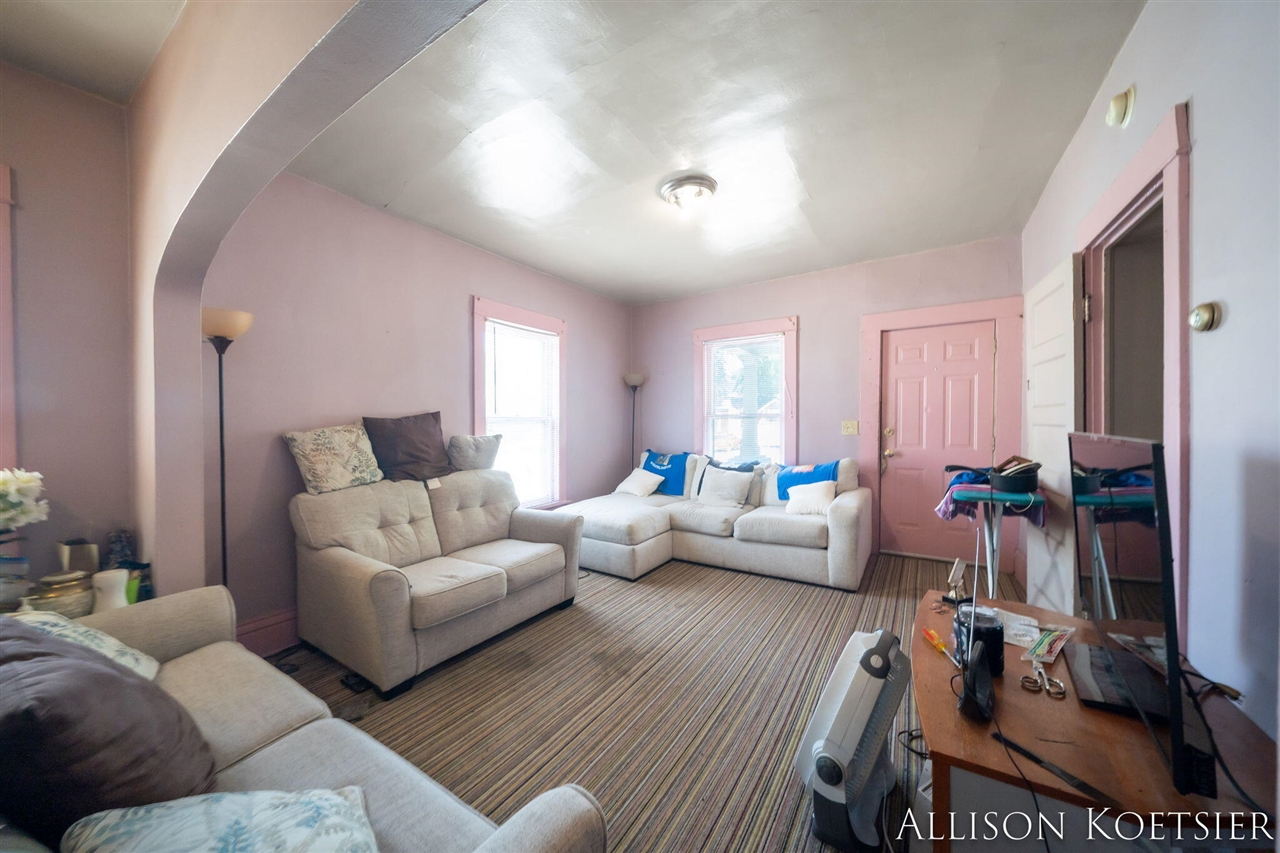 Homes for sale in Grand Rapids, MI | 945 Kalamazoo Ave, Grand Rapids, MI 49507 | MLS# 70480245