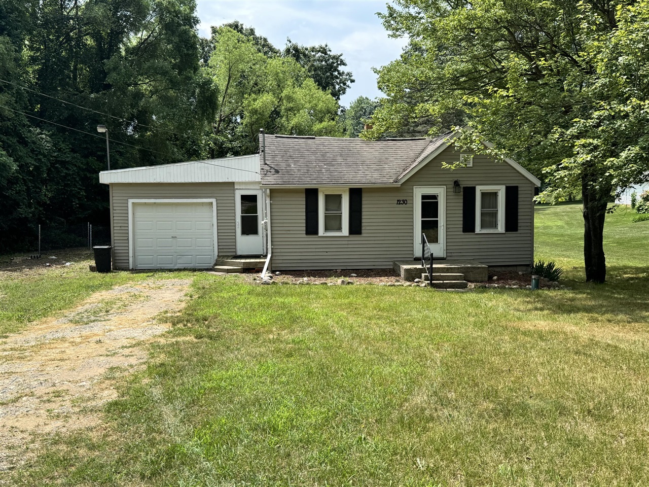 Homes for sale in Battle Creek, MI | 1230 Golden Ave, Battle Creek, MI 49014 | MLS# 70480327