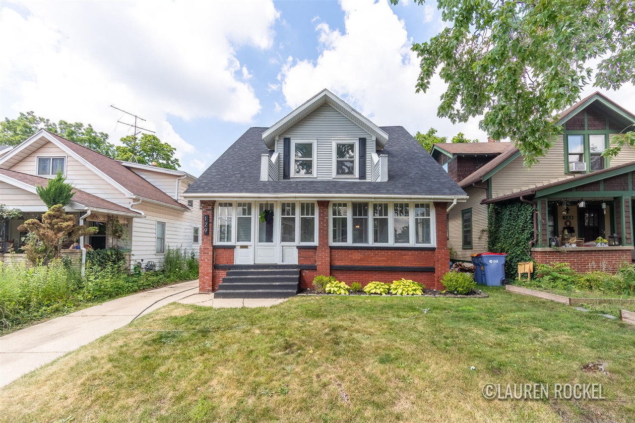 Homes for sale in Grand Rapids, MI | 129 Dean St, Grand Rapids, MI 49505 | MLS# 70480330