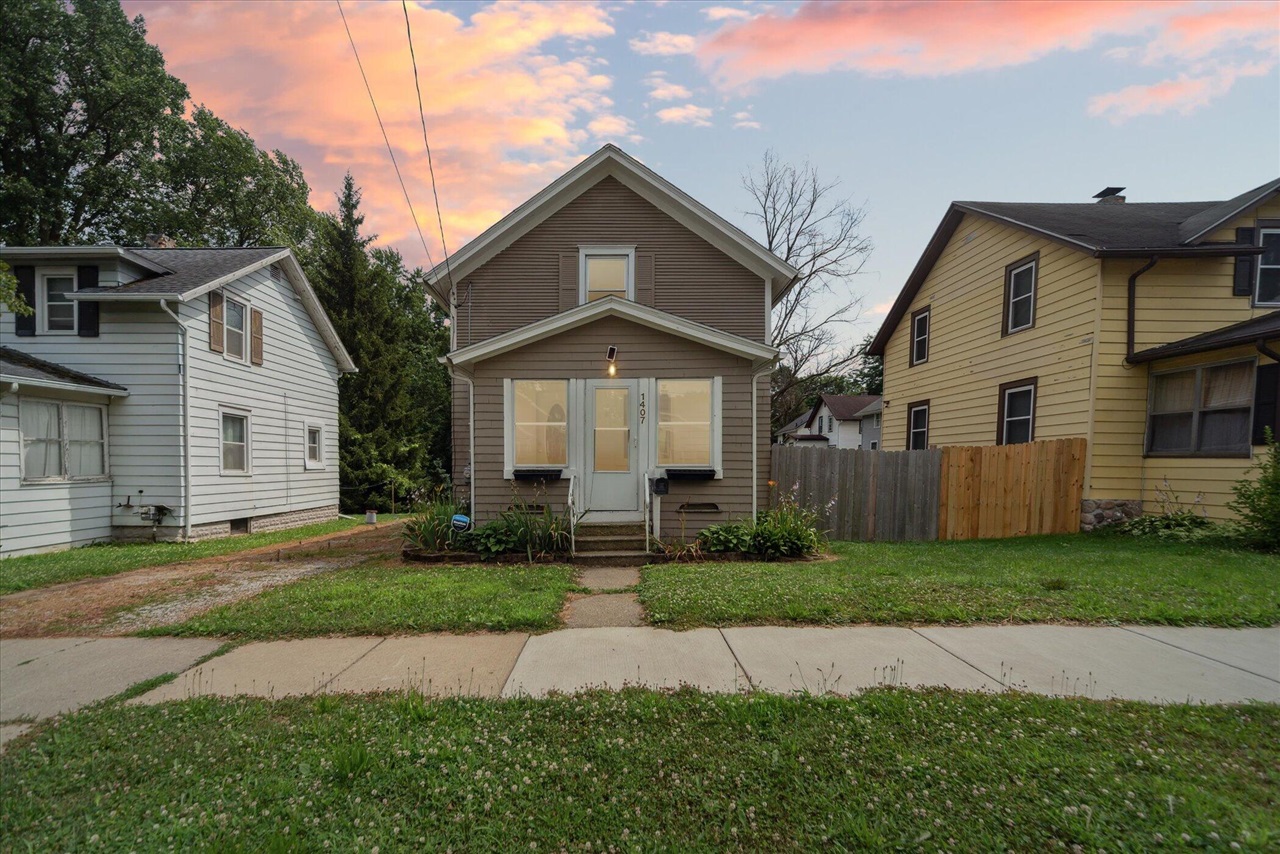 Homes for sale in Jackson, MI | 1407 E North St, Jackson, MI 49202 | MLS# 70481146