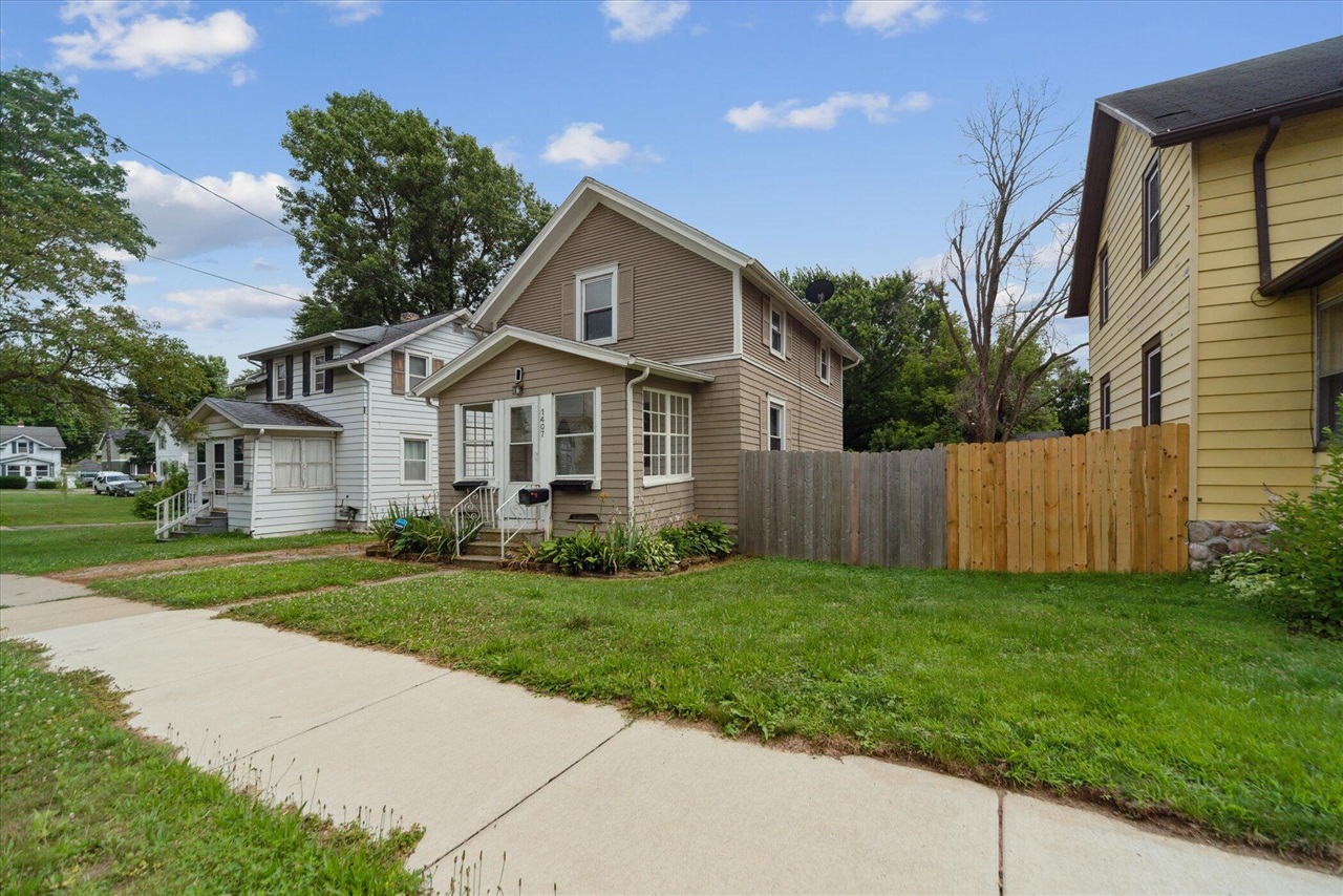 Homes for sale in Jackson, MI | 1407 E North St, Jackson, MI 49202 | MLS# 70481146