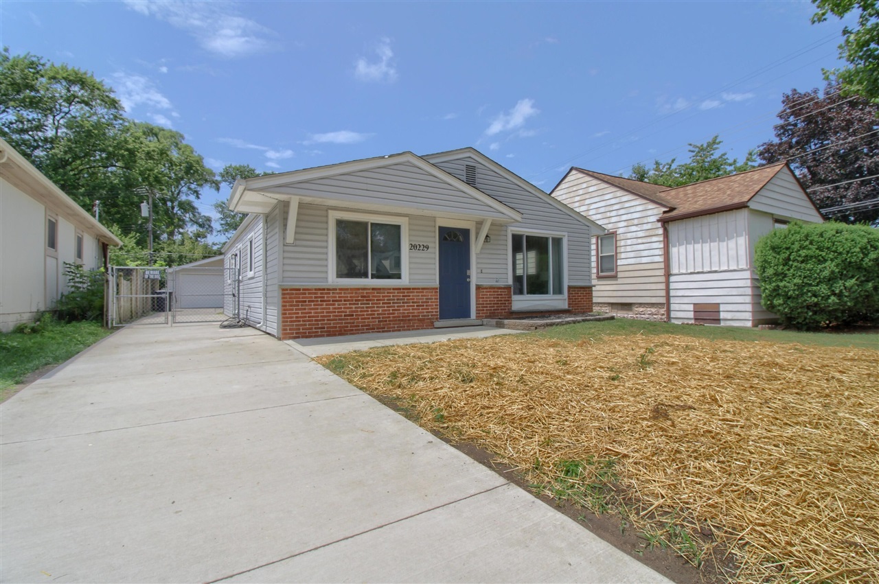 Homes for sale in Livonia, MI | 20229 Floral St, Livonia, MI 48152 | MLS# 70482054