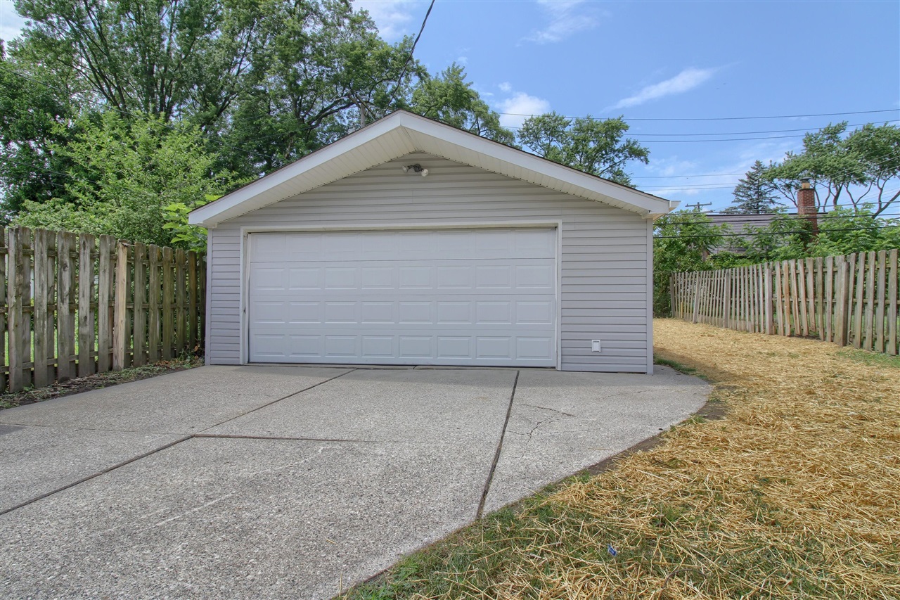 Homes for sale in Livonia, MI | 20229 Floral St, Livonia, MI 48152 | MLS# 70482054