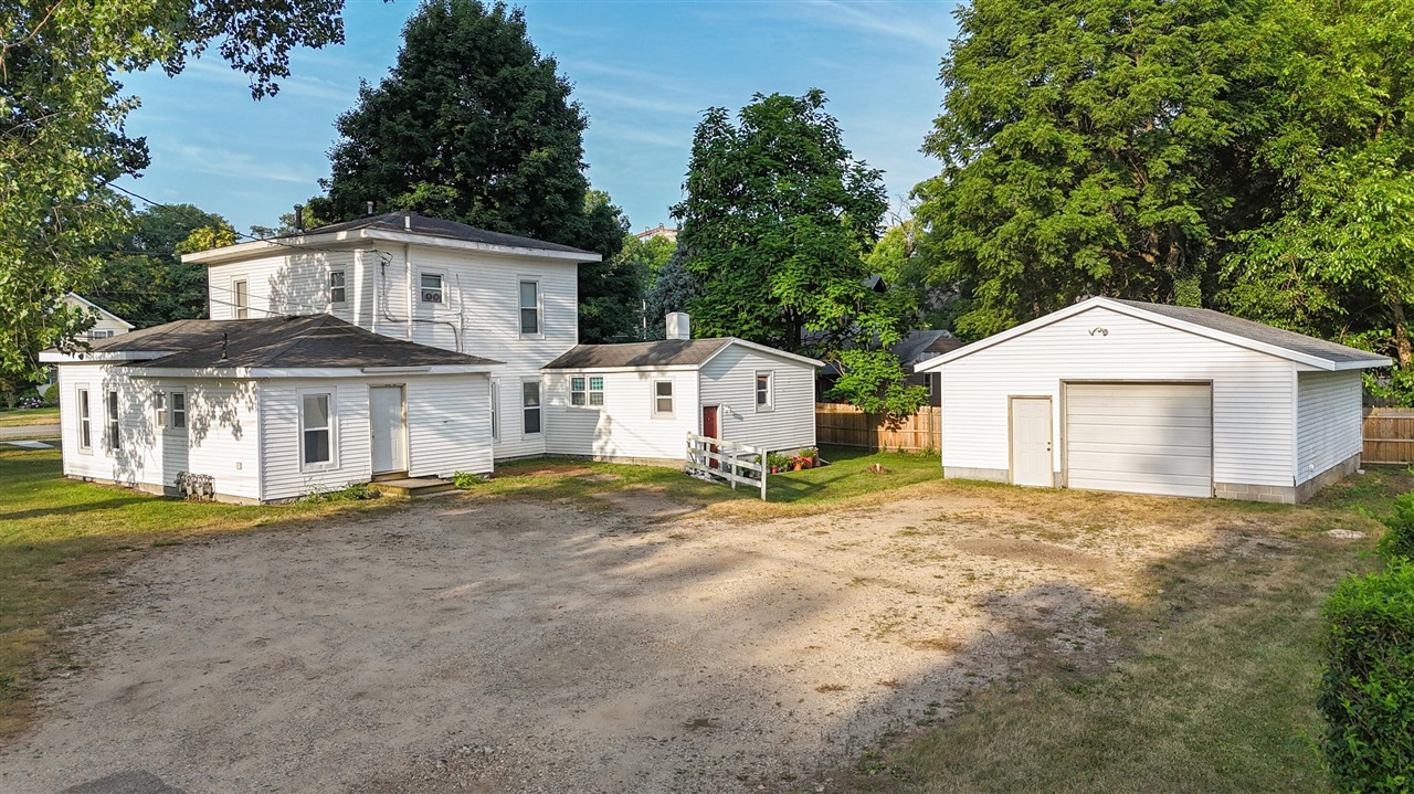 Homes for sale in Dowagiac, MI | 423 E Division St, Dowagiac, MI 49047 | MLS# 70482962