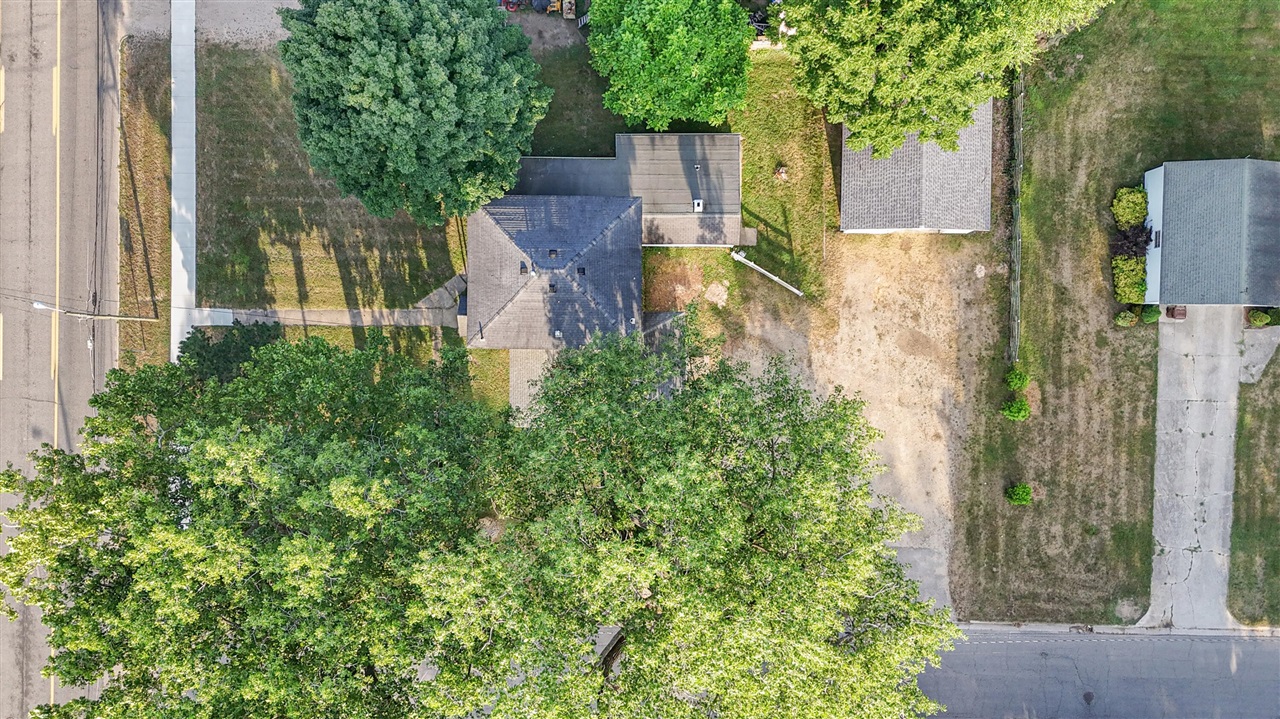 Homes for sale in Dowagiac, MI | 423 E Division St, Dowagiac, MI 49047 | MLS# 70482962