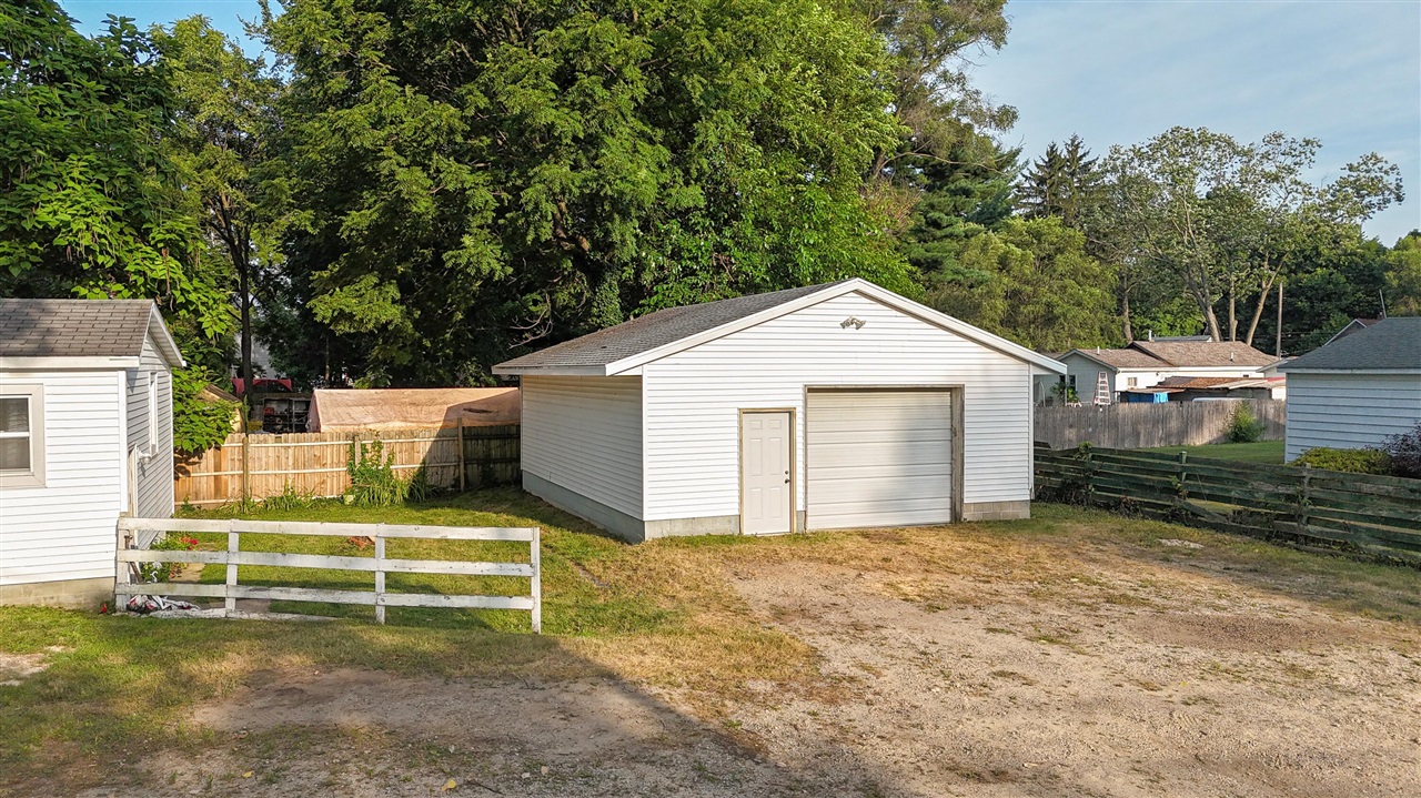 Homes for sale in Dowagiac, MI | 423 E Division St, Dowagiac, MI 49047 | MLS# 70482962