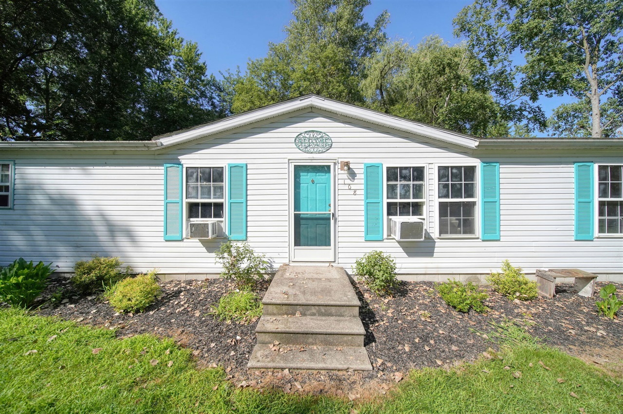 Homes for sale in Jackson, MI | 108 S Cove St, Jackson, MI 49203 | MLS# 70483406