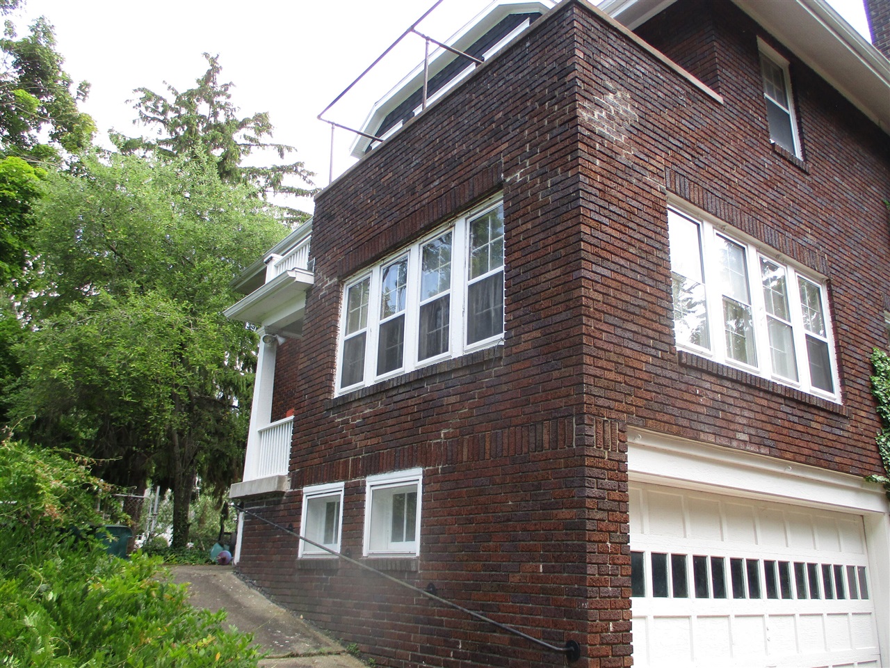 Homes for sale in Lansing, MI | 1912 Moores River Dr, Lansing, MI 48910 | MLS# 70483482