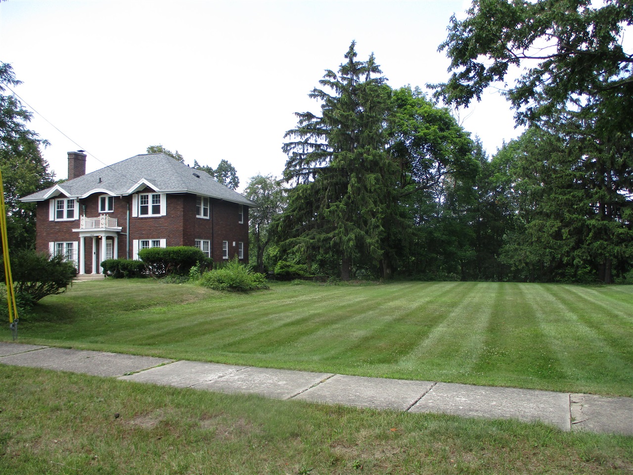 Homes for sale in Lansing, MI | 1912 Moores River Dr, Lansing, MI 48910 | MLS# 70483482