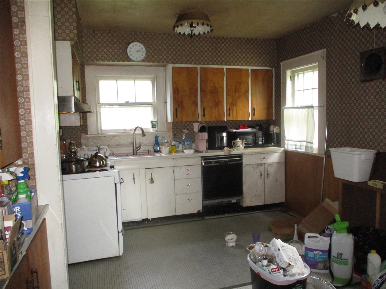 Homes for sale in Lansing, MI | 1912 Moores River Dr, Lansing, MI 48910 | MLS# 70483482