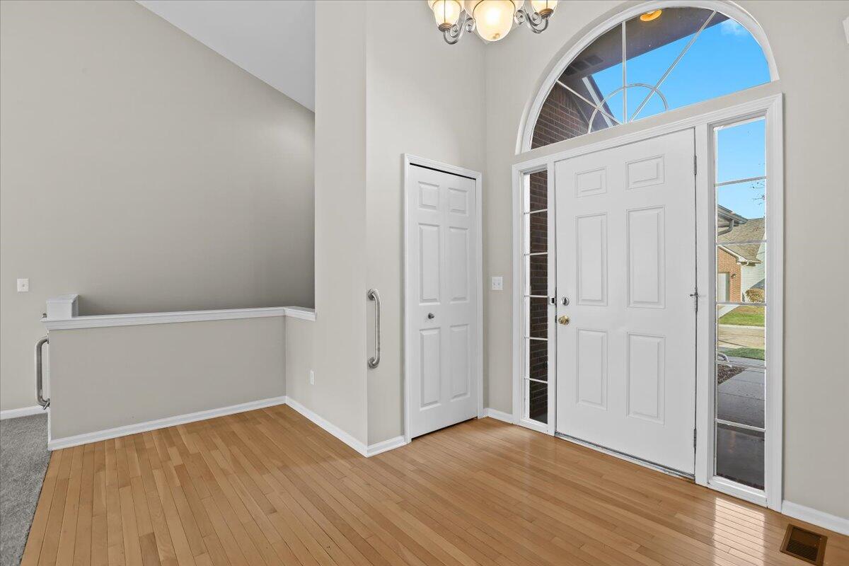 Homes for sale in Commerce Twp, MI | 462 Woodhaven Dr, Commerce Twp, MI 48390 | MLS# 70483655