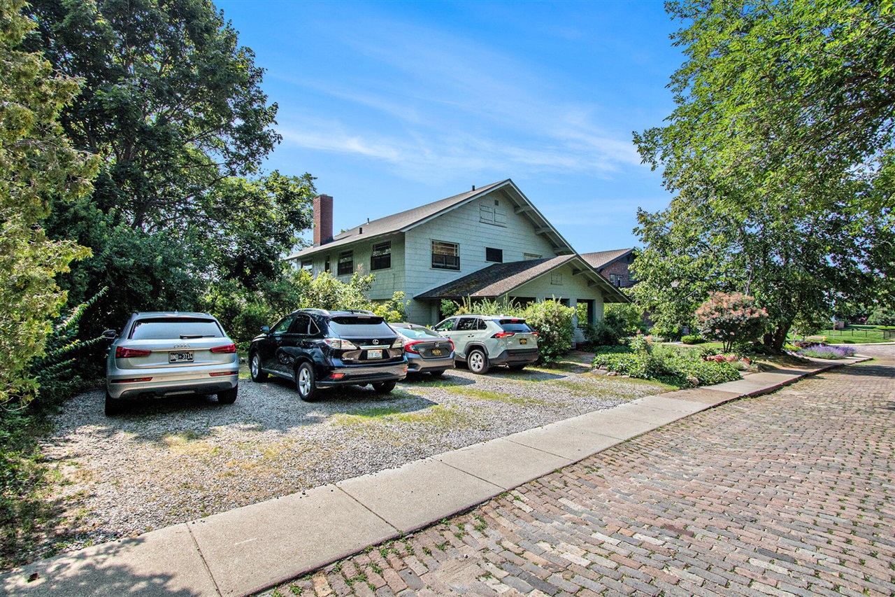 Homes for sale in Saint Joseph, MI | 375 Ridgeway St, Saint Joseph, MI 49085 | MLS# 70484352