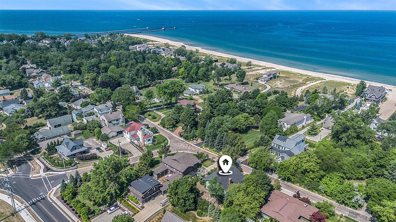 Homes for sale in Saint Joseph, MI | 375 Ridgeway St, Saint Joseph, MI 49085 | MLS# 70484352