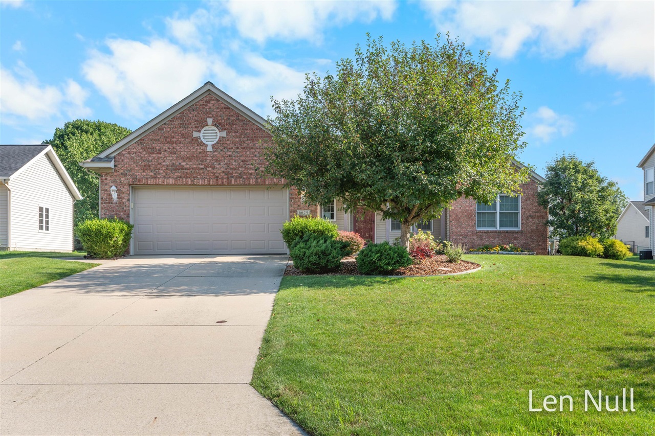 Homes for sale in Caledonia, MI | 6629 Jousma Ct, Caledonia, MI 49316 | MLS# 70484645