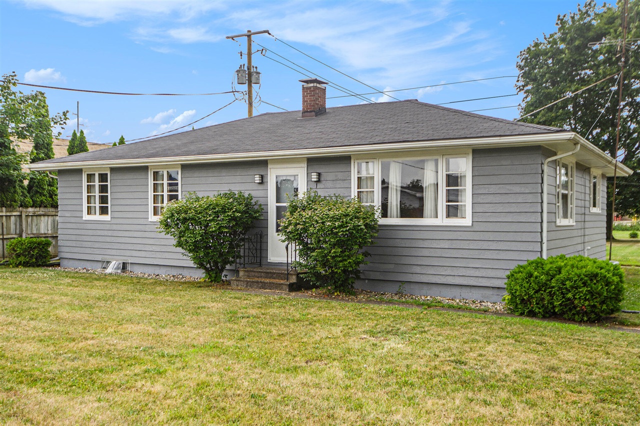 Homes for sale in Three Rivers, MI | 106 N Erie St, Three Rivers, MI 49093 | MLS# 70484771