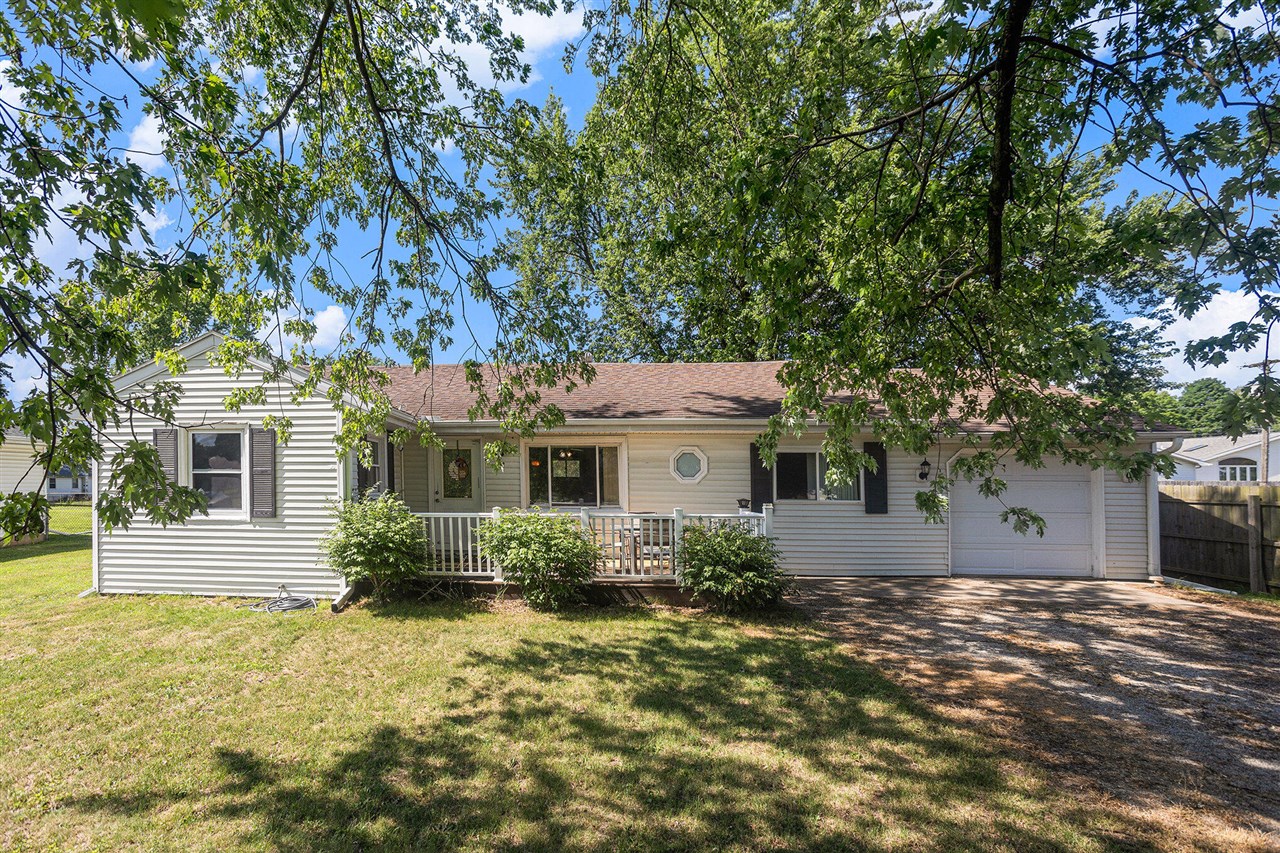 Homes for sale in White Pigeon, MI | 103 Broadway Ave, White Pigeon, MI 49099 | MLS# 70484901