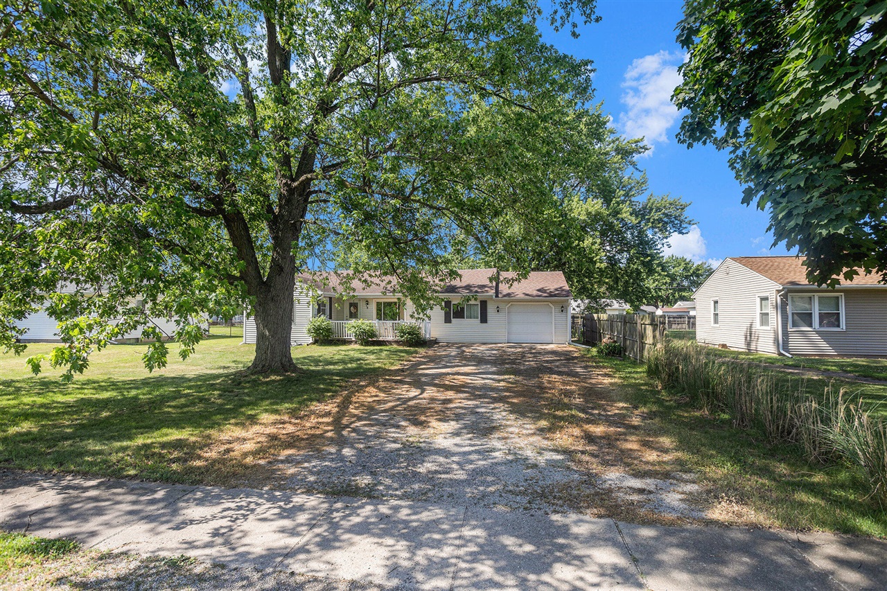 Homes for sale in White Pigeon, MI | 103 Broadway Ave, White Pigeon, MI 49099 | MLS# 70484901