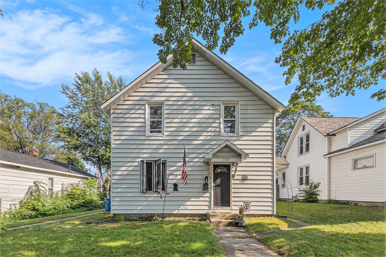 Homes for sale in Ludington, MI | 709 E Loomis St, Ludington, MI 49431 | MLS# 70485645
