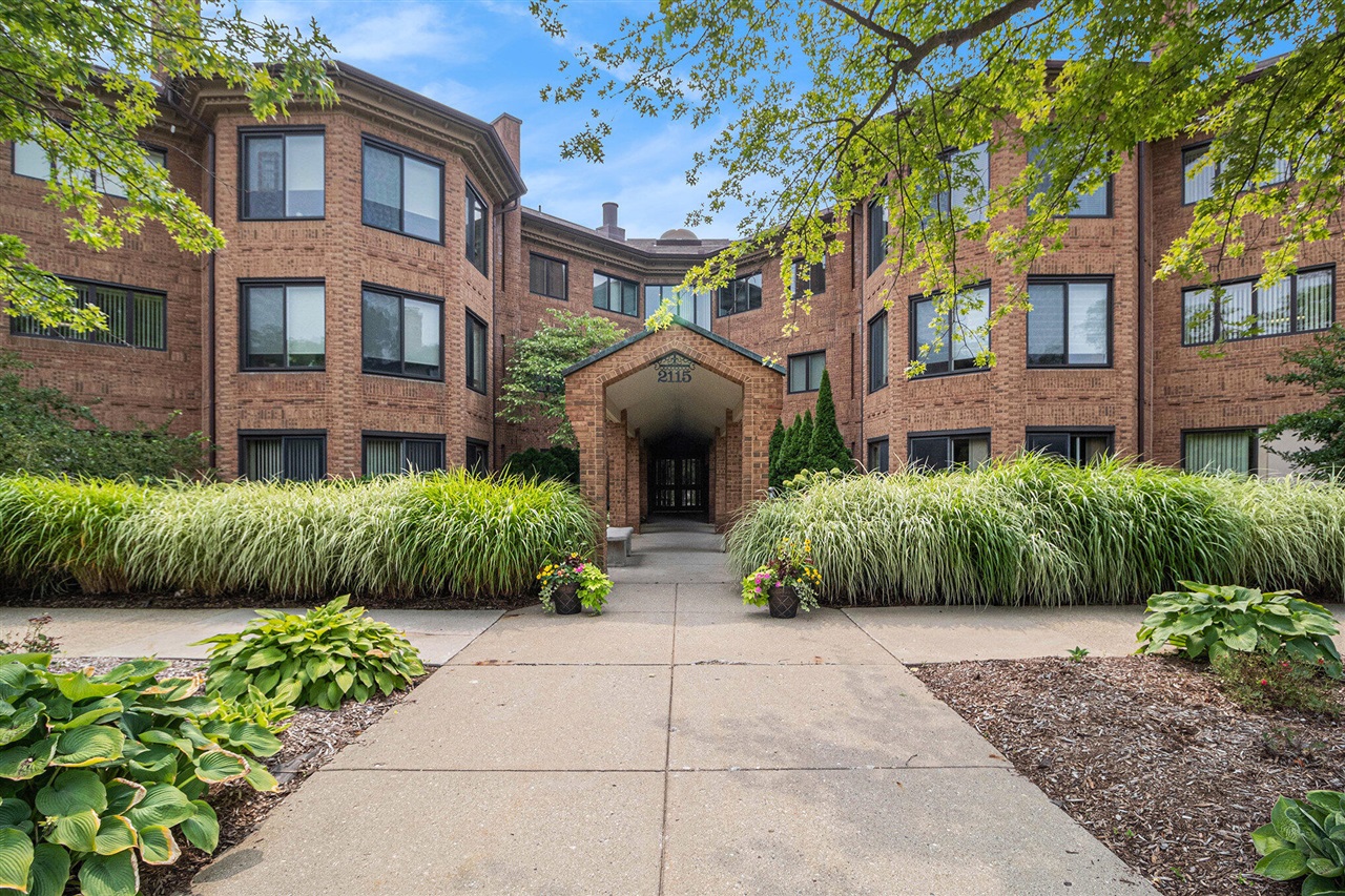 Homes for sale in Ann Arbor, MI | 2115 Nature Cove Ct #206, Ann Arbor, MI 48104 | MLS# 70485833