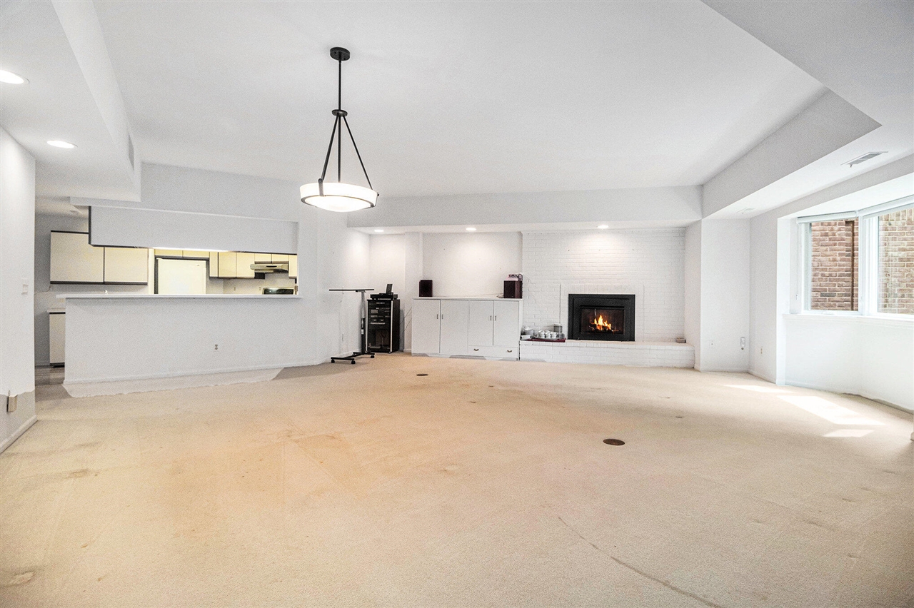 Homes for sale in Ann Arbor, MI | 2115 Nature Cove Ct #206, Ann Arbor, MI 48104 | MLS# 70485833