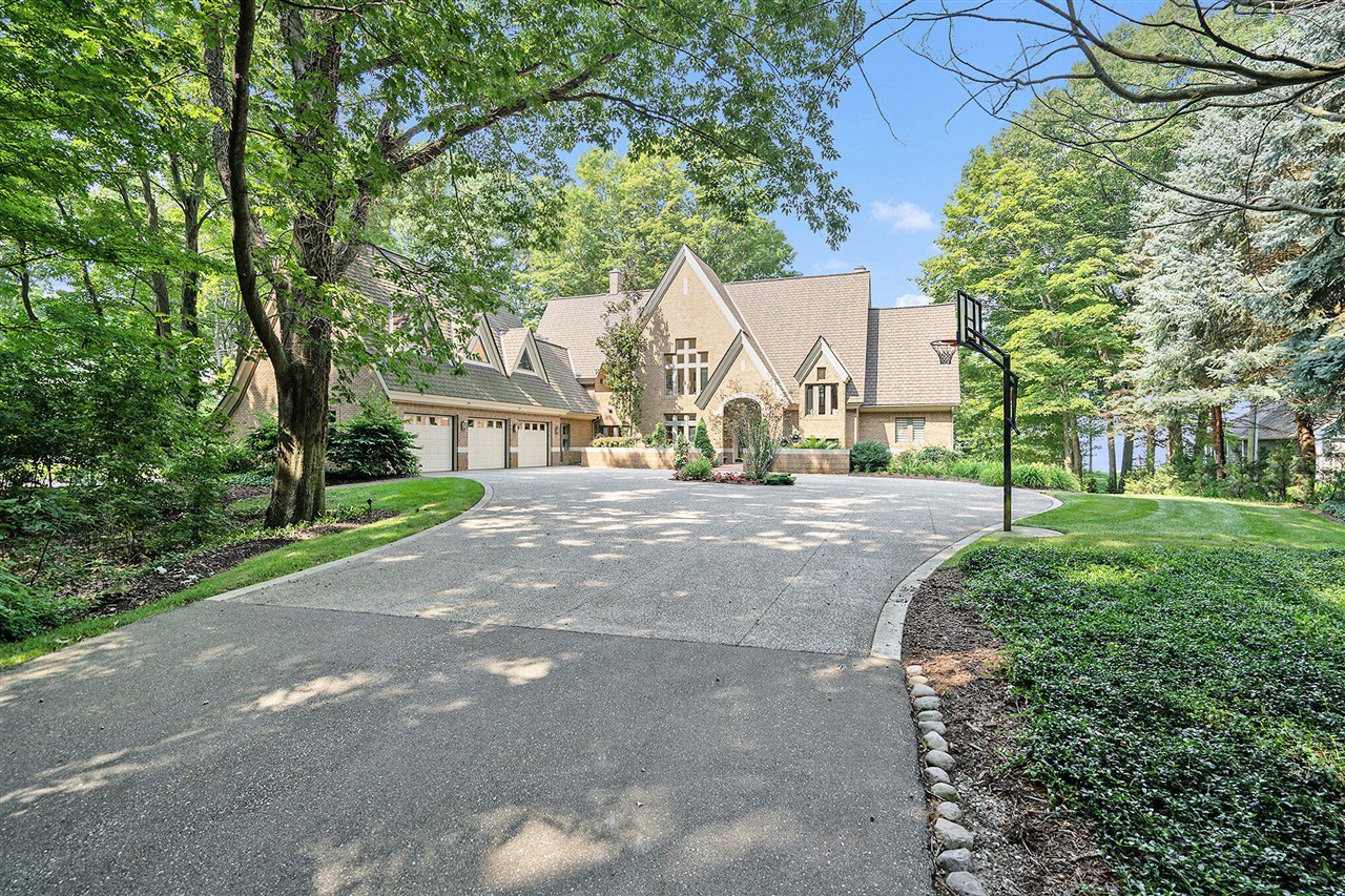 Homes for sale in Holland, MI | 5285 N Lakeshore Dr, Holland, MI 49424 | MLS# 70486056