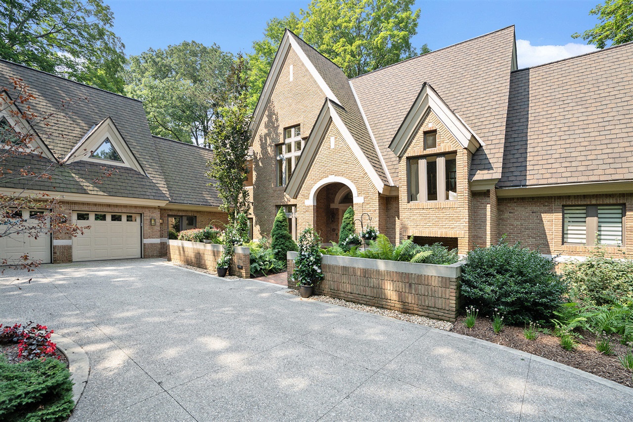 Homes for sale in Holland, MI | 5285 N Lakeshore Dr, Holland, MI 49424 | MLS# 70486056